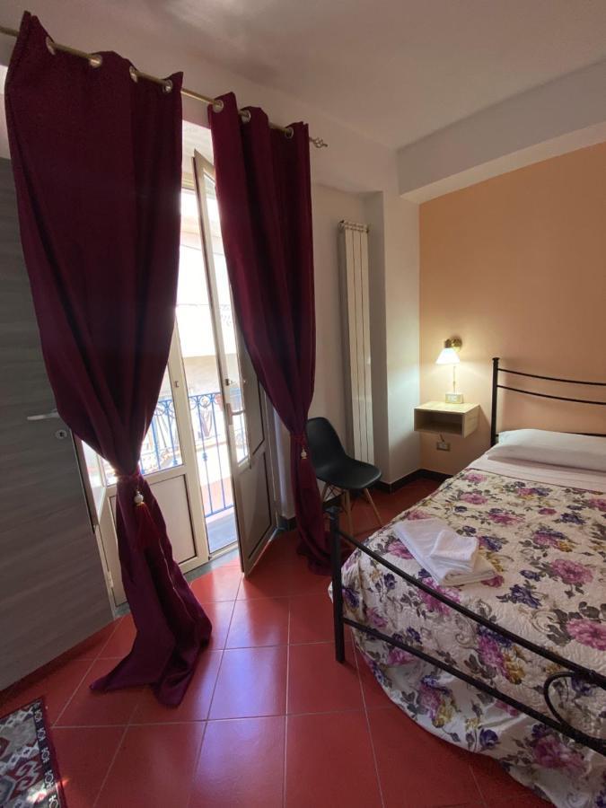 Taormina'S Sun Bed & Breakfast ภายนอก รูปภาพ