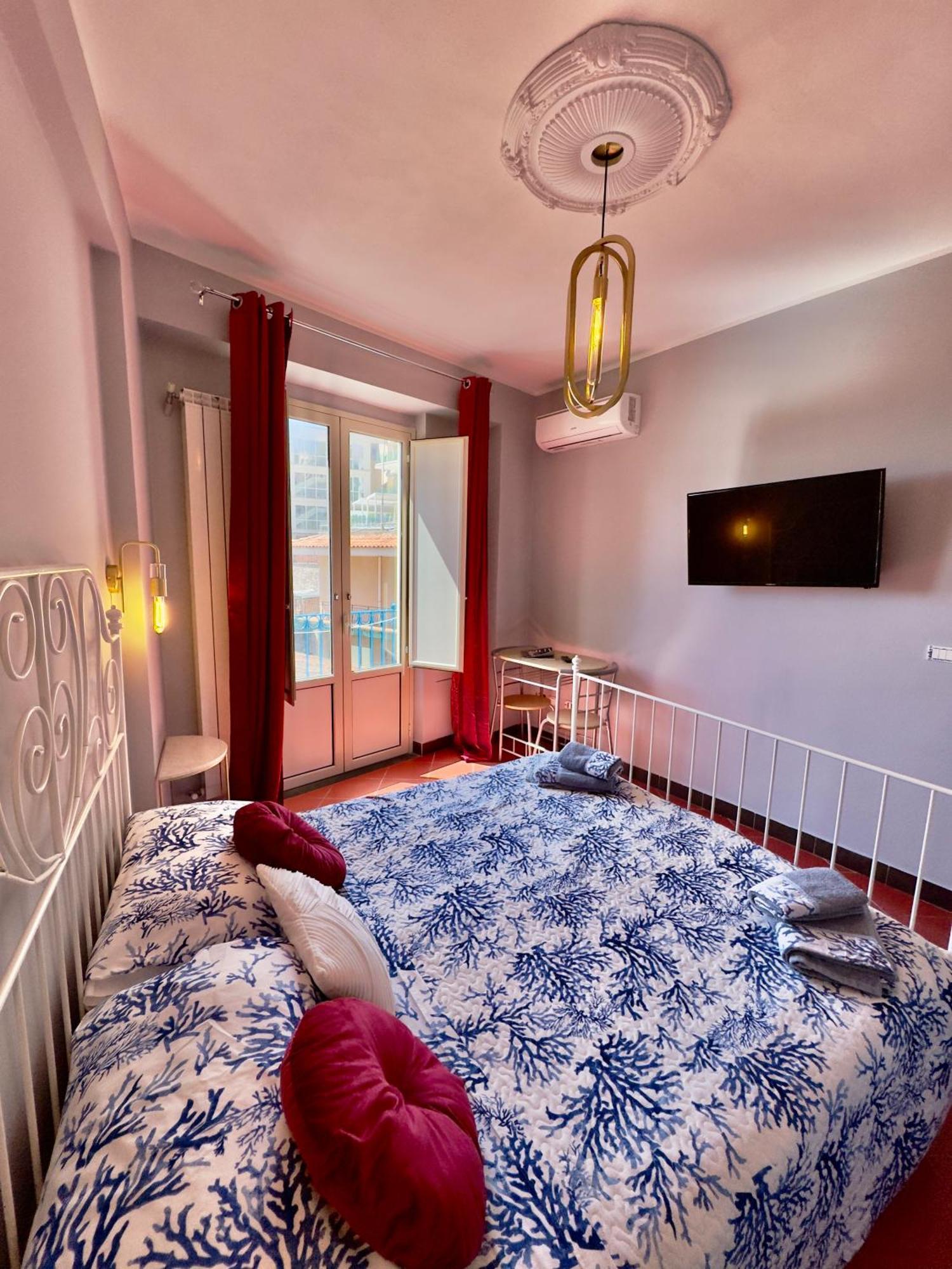 Taormina'S Sun Bed & Breakfast ภายนอก รูปภาพ