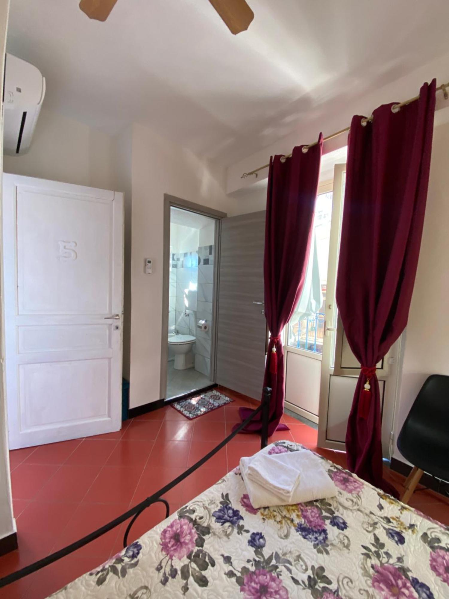 Taormina'S Sun Bed & Breakfast ภายนอก รูปภาพ