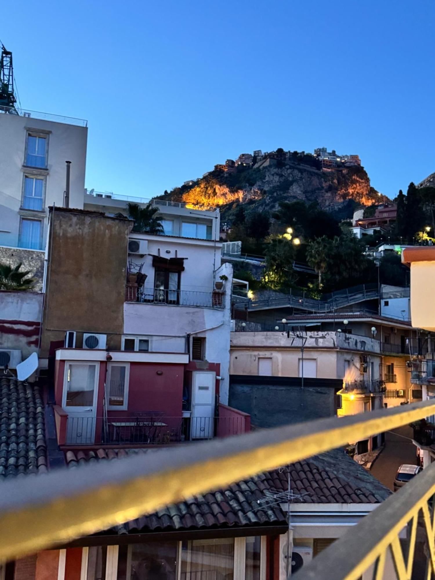 Taormina'S Sun Bed & Breakfast ภายนอก รูปภาพ