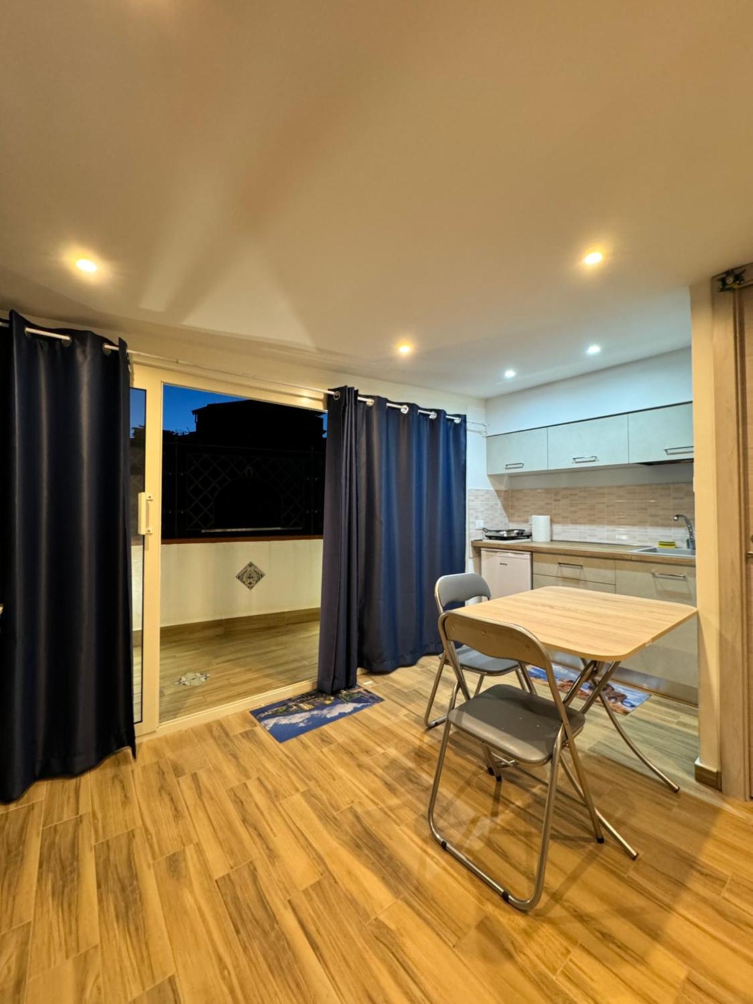 Taormina'S Sun Bed & Breakfast ภายนอก รูปภาพ