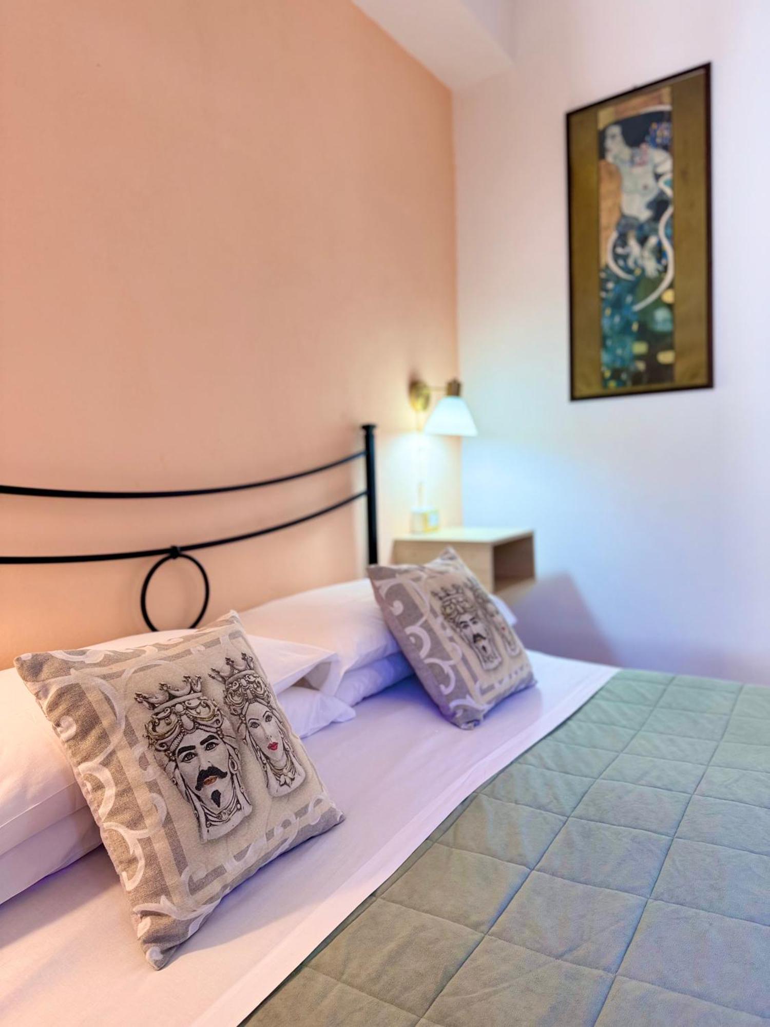 Taormina'S Sun Bed & Breakfast ภายนอก รูปภาพ