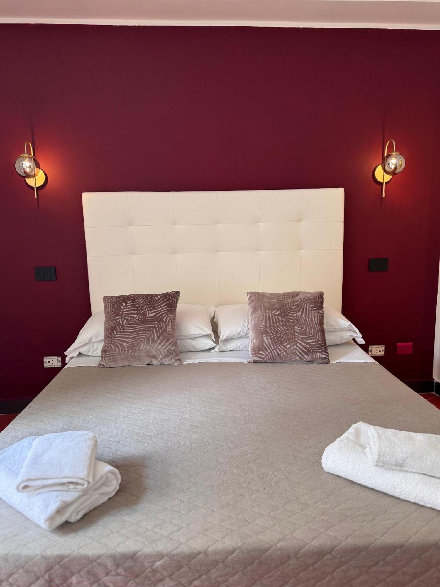 Taormina'S Sun Bed & Breakfast ภายนอก รูปภาพ